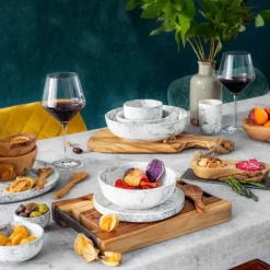 Bowls and Dishes Rose Wood serveerplank met metalen handvatten 45 x 35 cm
