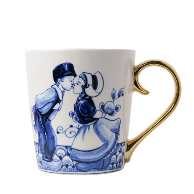 Heinen Delfts Blauw Kissing Couple mok goudkleurig