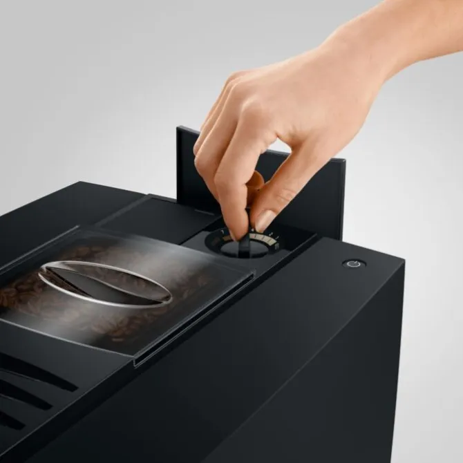 JURA E8 Cosmic Black (ED)