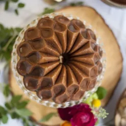 Nordic Ware Crown Bundt tulbandvorm ø 24 cm gietaluminium goudkleurig