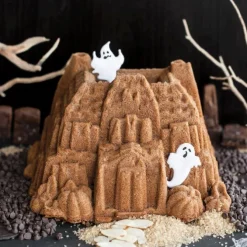 Nordic Ware Haunted Manor bakvorm 2,4 liter gietaluminium bronskleurig