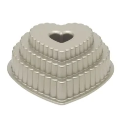 Nordic Ware Tiered Heart Bundt bakvorm 26,7 cm gietaluminium grijs