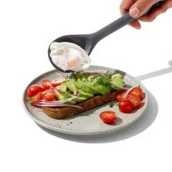 OXO Good Grips lepel met gaatjes 33 cm silicone grijs