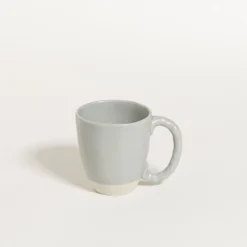 The Table Atelier mok met oor 130 ml keramiek sea salt